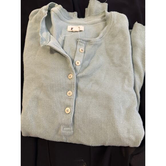 Pact Henley style top in light green size Medium - Picture 2 of 5